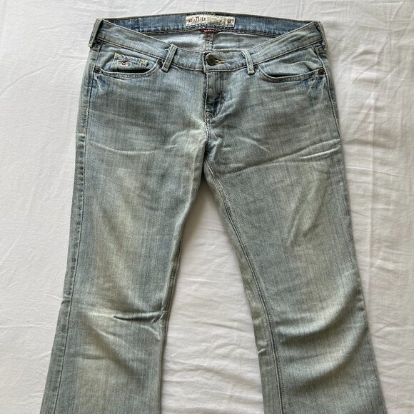 VINTAGE Fall 2009 Super Low Rise Flare Hollister Light Wash Denim JEans - Picture 3 of 4